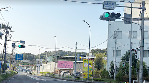 正面口改札を出て直進